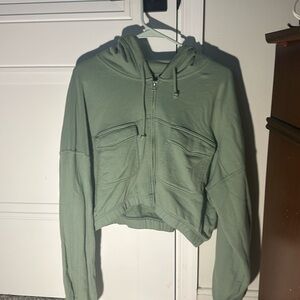 Hollister cropped zip up hoodie size medium